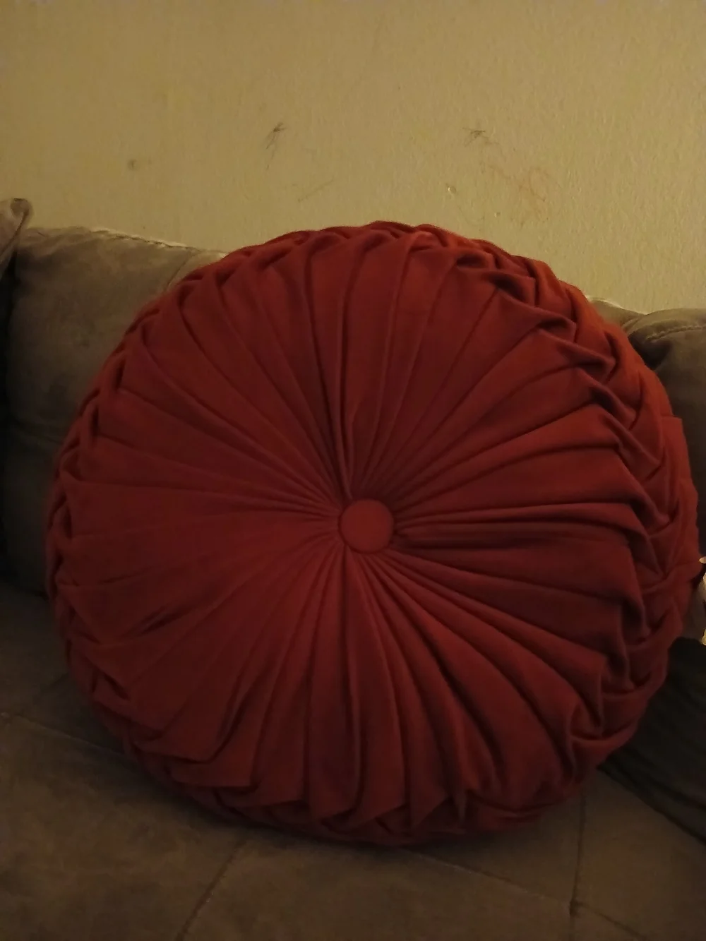 2x Round Red Decorative Pillow Pair - Elegant Pleated Design 18
